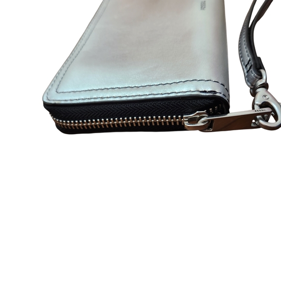 Fossil Metallic Silver Long Wristlet Wallet New - Picture 6 of 13